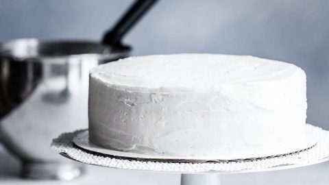 Rüyada Beyaz Pasta Görmek ve Yemek