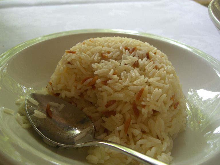 Rüyada Pirinç Pilavı Yediğini Görmek - Rüyalar Dünyası