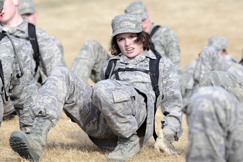 Rüyada Güçlü Kadın Bir Asker Kışlada Olmak